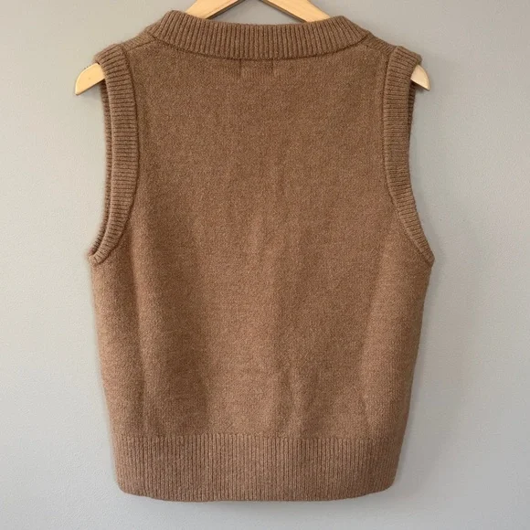NWT H&M Preppy Sweater Vest Size Medium Neutral Tan Brown Chunky Knit Soft - Picture 5 of 5